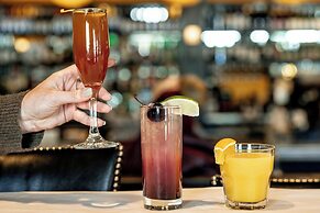 The Cloudveil, Autograph Collection