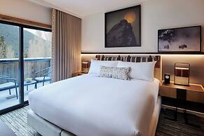 The Cloudveil, Autograph Collection