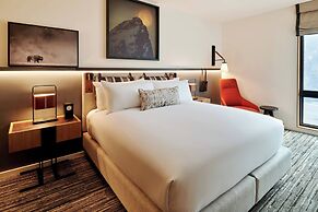 The Cloudveil, Autograph Collection