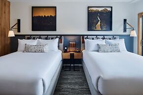 The Cloudveil, Autograph Collection