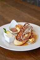 The Cloudveil, Autograph Collection