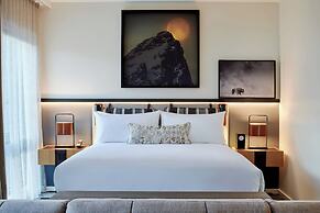 The Cloudveil, Autograph Collection