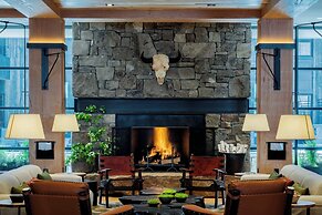 The Cloudveil, Autograph Collection