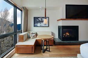 The Cloudveil, Autograph Collection