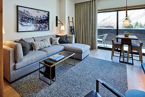 The Cloudveil, Autograph Collection