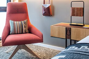 The Cloudveil, Autograph Collection