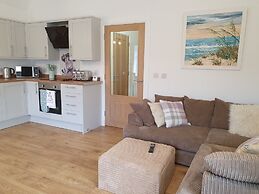 Inviting 2-bed Barn With hot tub Near Muirkirk