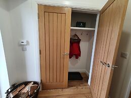 Inviting 2-bed Barn With hot tub Near Muirkirk