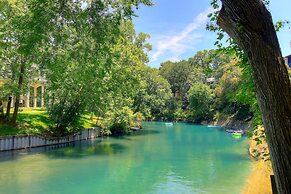 The Float Inn 3 Cw B209 3 Bedroom Condo by RedAwning