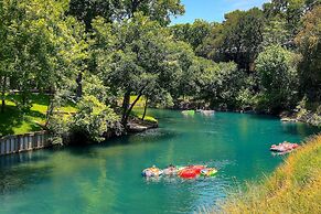 The Float Inn 3 Cw B209 3 Bedroom Condo by RedAwning