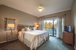 The Float Inn 3 Cw B209 3 Bedroom Condo by RedAwning