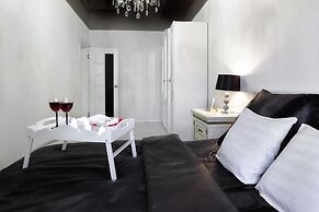 PaulMarie Apartments on Lazo