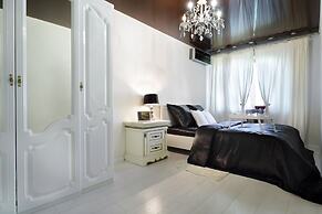 PaulMarie Apartments on Lazo