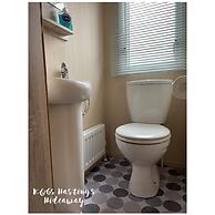 Comfortable 3-bed Caravan - Combe Haven