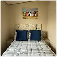 Comfortable 3-bed Caravan - Combe Haven