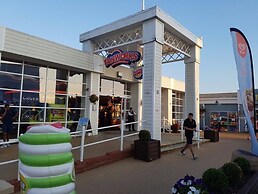 Comfortable 3-bed Caravan - Combe Haven