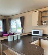 Comfortable 3-bed Caravan - Combe Haven