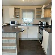 Comfortable 3-bed Caravan - Combe Haven