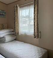 Comfortable 3-bed Caravan - Combe Haven