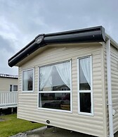 Comfortable 3-bed Caravan - Combe Haven