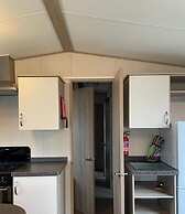 Comfortable 3-bed Caravan - Combe Haven