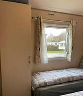 Comfortable 3-bed Caravan - Combe Haven