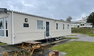 Comfortable 3-bed Caravan - Combe Haven