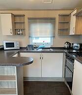 Comfortable 3-bed Caravan - Combe Haven