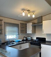 Comfortable 3-bed Caravan - Combe Haven