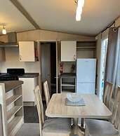 Comfortable 3-bed Caravan - Combe Haven