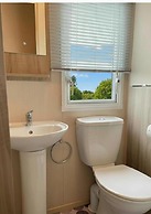 Comfortable 3-bed Caravan - Combe Haven