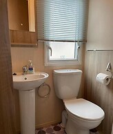 Comfortable 3-bed Caravan - Combe Haven