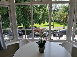 Stunning Holiday Accommodation by the sea