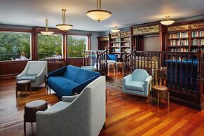 Irish Cottage Inn & Suites