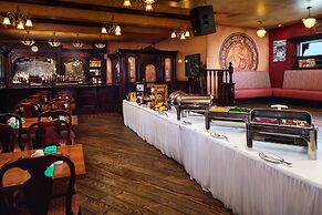 Irish Cottage Inn & Suites