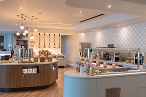 Hampton by Hilton Ashford International