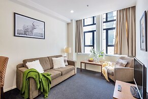 Central Queen St Apartment | Aircon & WiFi