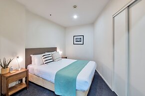 Central Queen St Apartment | Aircon & WiFi