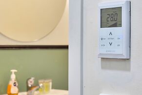 Central Queen St Apartment | Aircon & WiFi