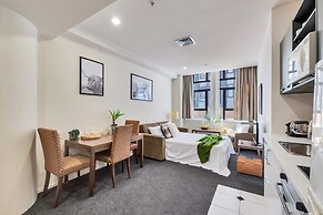 Central Queen St Apartment | Aircon & WiFi
