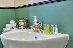 Central Queen St Apartment | Aircon & WiFi