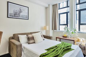 Central Queen St Apartment | Aircon & WiFi