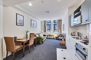 Central Queen St Apartment | Aircon & WiFi