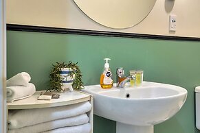 Central Queen St Apartment | Aircon & WiFi