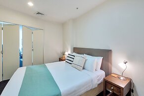 Central Queen St Apartment | Aircon & WiFi