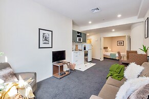 Central Queen St Apartment | Aircon & WiFi