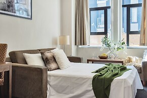 Central Queen St Apartment | Aircon & WiFi