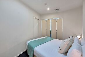 Central Queen St Apartment | Aircon & WiFi