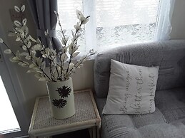 3 bed Caravan Suzie 1,10 Mins From Beach Suzie 1