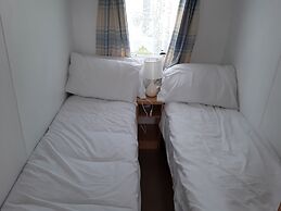 2 bed Caravan Approx 10 Mins From Beach Suzie 2